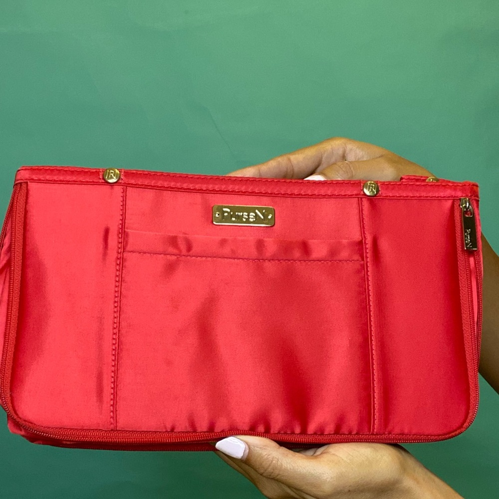 PurseN red satin clutch bag can open and close to extend size